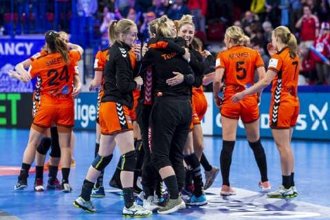 Handball Women EM Netherlands Germany Main Round Group 2 3 Matchday at the Palais des Sports the team of the Netherlands Final Cheers Final Cheers Emotion Joy Nancy Palais des Sports Jean Weille France
