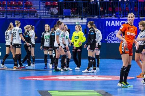 Handball Women European Championship Netherlands Germany Main Round Group 2 3 Matchday at the Palais des Sports the team of Germany dissatisfied disappointed disappointed down frustrated frustrated Nancy Palais des Sports Jean Weille France