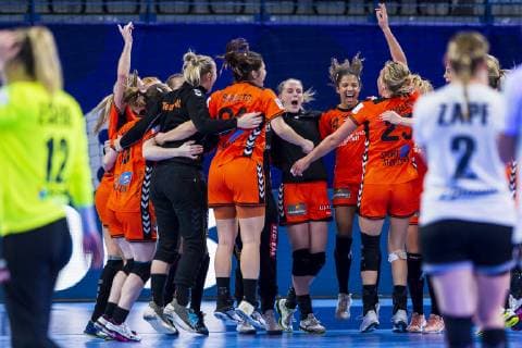 Handball Women EM Netherlands Germany Main Round Group 2 3 Matchday at the Palais des Sports the team of the Netherlands Final Cheers Final Cheers Emotion Joy Nancy Palais des Sports Jean Weille France