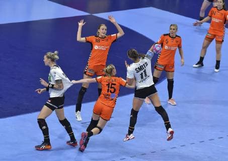 Smits Xenia vs Visser Maura HANDBALL : Championnat d Europe Feminin 2018 - Nancy 012 12 2018 - Pays Bas vs Allemagne - 2e Tour MAO Panoramic 