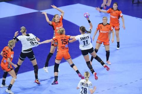 Visser Maura vs Smits HANDBALL : Championnat d Europe Feminin 2018 - Nancy 012 12 2018 - Pays Bas vs Allemagne - 2e Tour MAO Panoramic 