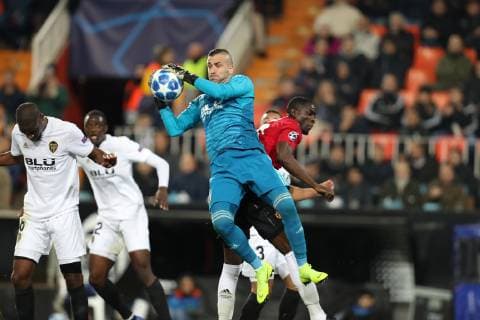 December 12, 2018 - Valencia, Spain - December 12, 2018 - Valencia, Spain - Sergio Romero Valencia makes a save under pressure from Eric Bailly of Manchester United ManU during the UEFA Champions League, Group H football match between Valencia CF and Manchester United on December 12, 2018 at Mestalla stadium in Valencia, Spain Football - UEFA Champions League - Valencia CF vs Manchester United  - ZUMAb169 20181212_zaa_b169_006 Copyright: xManuelxBlondeau Aop.Pressx