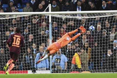 Manchester City TSG 1899 Hoffenheim The equaliser to 1 1 by Manchester Sane Sane Leroy No 19 in goal Hoffenheims Oliver Baumann No 1 in the Champions League match Manchester City TSG 1899 Hoffenheim Manchester 12 12 18 18 Football Champions League Manchester