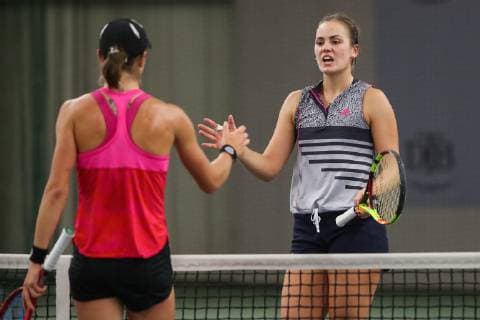 Stephanie Wagner congratulates the winner Katharina Gerlach back view German Championships 2018 Tennis German Championships 2018 German Championships Biberach at the Riss Baden Wuerttemberg Germany 12 December 2018 Â Copyright: xJuergenxHasenkopfx