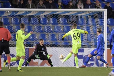 Genk s goalkeeper Danny Vukovic and Sarpsborg s Patrick Mortensen pictured in action during a game of Belgian soccer team KRC Racing Genk against Norwegian Sarpsborg 08 FF, in Genk, Thursday 13 December 2018, on day six of the Europa League group stage in group I. YORICKxJANSENS  x05489518x
