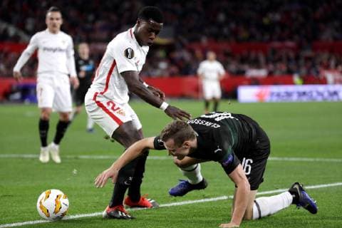 Sevilla sQuincy Promes vies for the ball with Krasnodar s Viktor Claesson during the UEFA Europa League 6th round groups phase match between Sevilla and Krasnodar at the Sanchez Pizjuan Stadium, in Seville, Andalusia, Spain, 13 December 2018. Sevilla vs. Krasnodar !ACHTUNG: NUR REDAKTIONELLE NUTZUNG!  Copyright: xJulioxMunozx GRAF6485 20181213-636803293674071061