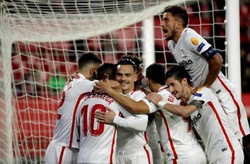 Sevilla s Argentinian midfielder Ever Banega (2L) jubilates a goal during the UEFA Europa League 6th round groups phase match between Sevilla and Krasnodar at the Sanchez Pizjuan Stadium, in Seville, Andalusia, Spain, 13 December 2018. Sevilla vs. Krasnodar !ACHTUNG: NUR REDAKTIONELLE NUTZUNG!  Copyright: xJulioxMunozx GRAF6519 20181213-636803299996233153