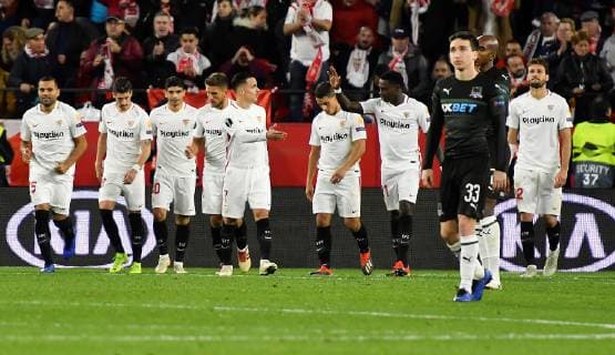 Sevilla FC s players jubilate a goal by Ever Banega during the UEFA Europa League 6th round groups phase match between Sevilla and Krasnodar at the Sanchez Pizjuan Stadium, in Seville, Andalusia, Spain, 13 December 2018. Sevilla vs. Krasnodar !ACHTUNG: NUR REDAKTIONELLE NUTZUNG!  Copyright: xRaulxCarox GRAF6531 20181213-636803301237019053