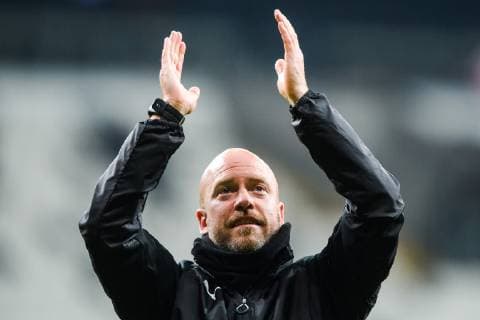 181213 Assistant coach Olof Persson of Malmö FF thanks the supporters after the Europa league match between Besiktas and Malmö FF on December 13 2018 in Istanbul Photo Petter Arvidson BILDBYR u0081N kod PA 92175, detectedSourceLanguage  Copyright: PETTERxARVIDSON BB181213PA077