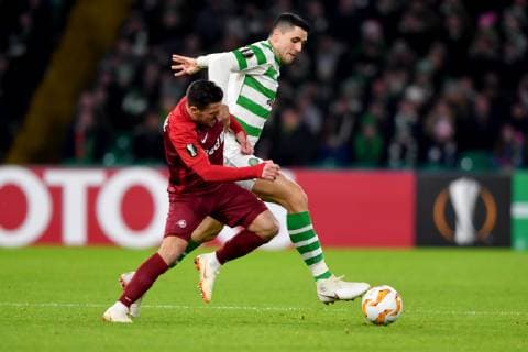 SOCCER - UEFA EL, Celtic vs RBS GLASGOW,SCOTLAND,13.DEC.18 - SOCCER - UEFA Europa League, group stage, Celtic Glasgow vs Red Bull Salzburg. Image shows Zlatko Junuzovic (RBS) and Tom Rogic (Celtic). GEPAxpictures xFlorianxErtl
