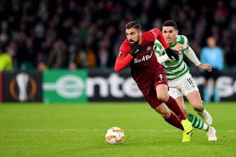 SOCCER - UEFA EL, Celtic vs RBS GLASGOW,SCOTLAND,13.DEC.18 - SOCCER - UEFA Europa League, group stage, Celtic Glasgow vs Red Bull Salzburg. Image shows Munas Dabbur (RBS) and Tom Rogic (Celtic). GEPAxpictures xFlorianxErtl
