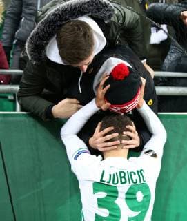 SOCCER - UEFA EL, Rapid vs Rangers VIENNA,AUSTRIA,13.DEC.18 - SOCCER - UEFA Europa League, group stage, SK Rapid Wien vs Glasgow Rangers. Image shows Dejan Ljubicic (Rapid) and fans. Keywords: Wien Energie. GEPAxpictures xChristianxOrt