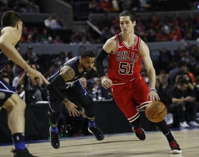 JuRyan Arcidiacono (R) of Chicago Bulls and D.J. Augustin (L) of Orlando Magic in action during an NBA Basketball Herren USA basketball game between Orlando Magic and Chicago Bulls held at the Arena Mexico City, in Mexico City, Mexico, 13 December 2018. Orlando Magic vs Chicago Bulls !ACHTUNG: NUR REDAKTIONELLE NUTZUNG!  Copyright: xJorgexNúnezx AME9225 20181214-636803672833134669