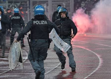 13 12 2018 xwwx Football UEFA Europa League Lazio Rome Eintracht Frankfurt emspor v l Fans Eintracht Frankfurt Stimmung Scarves Police deployment DFL DFB REGULATIONS PROHIBIT ANY USE OF PHOTOGRAPHS as IMAGE SEQUENCES and or QUASI VIDEO Rome