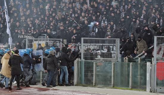 13 12 2018 xwwx Football UEFA Europa League Lazio Rome Eintracht Frankfurt emspor v l Fans Eintracht Frankfurt Stimmung Scarves Police deployment DFL DFB REGULATIONS PROHIBIT ANY USE OF PHOTOGRAPHS as IMAGE SEQUENCES and or QUASI VIDEO Rome