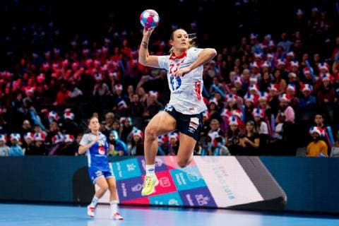 181214 Camilla Herrem of Norway during the EHF European WomenÕs Handball Championship match between Sweden and Norway on December 14 2018 in Paris Photo Jon Olav Nesvold BILDBYR u0081N kod JE 160384, detectedSourceLanguage  Copyright: JONxOLAVxNESVOLD BB181214JE003