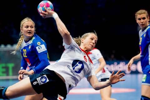 181214 Heidi L¿ke of Norway during the EHF European WomenÕs Handball Championship match between Sweden and Norway on December 14 2018 in Paris Photo Jon Olav Nesvold BILDBYR u0081N kod JE 160384, detectedSourceLanguage  Copyright: JONxOLAVxNESVOLD BB181214JE004