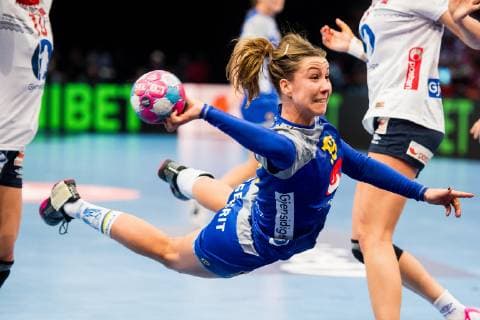 181214 Anna Lagerquist of Sweden during the EHF European WomenÕs Handball Championship match between Sweden and Norway on December 14 2018 in Paris Photo Jon Olav Nesvold BILDBYR u0081N kod JE 160384, detectedSourceLanguage  Copyright: JONxOLAVxNESVOLD BB181214JE033