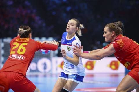 Handball, Damen EM, Halbfinale, Russland - Rumänien Daria Dmitrieva (Russie) vs Crina Elena Pintea (Roumanie) HANDBALL : Russie vs Roumanie - Demie Finale Euro feminin - 14 12 2018 GwendolineLeGoff Panoramic 