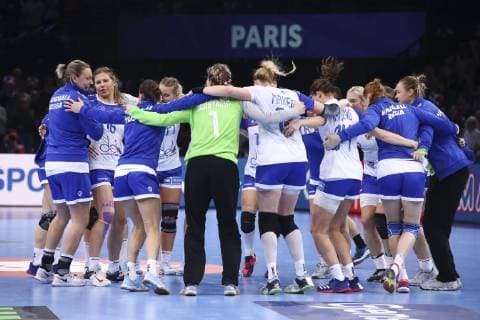 Sport Bilder des Tages Handball, Damen EM, Halbfinale, Russland - Rumänien Joie equipe (Russie) HANDBALL : Russie vs Roumanie - Demie Finale Euro feminin - 14 12 2018 GwendolineLeGoff Panoramic 