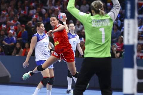 Handball, Damen EM, Halbfinale, Russland - Rumänien Elena Cristina Florica (Roumanie) vs Anna Sedoykina (Russie) HANDBALL : Russie vs Roumanie - Demie Finale Euro feminin - 14 12 2018 GwendolineLeGoff Panoramic 