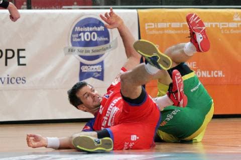 v l Matthias Flohr Balingen Weilstetten 6 and Dragan Tubic Hagen 8 are on the ground after a duel at the game VFL Eintracht Hagen vs HBW Balingen Weilstetten Handball 2 Bundesliga 14 12 2018 VFL Eintracht Hagen vs HBW Balingen Weilstetten Handball 2 Bundesliga 14 12 2018 Hagen Copyright: xEIBNER MarioxHommesx EP_MHS