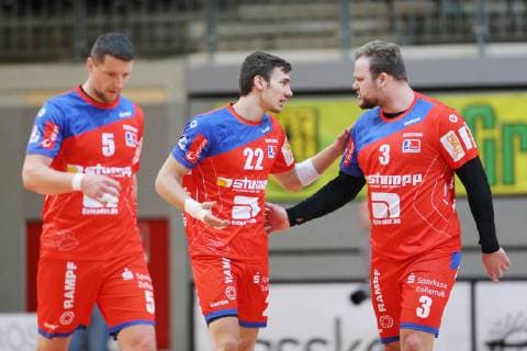 Jona Schoch Balingen Weilstetten 22 and Marcel Niemeyer Balingen Weilstetten 3 discuss during an interruption of the game VFL Eintracht Hagen vs. HBW Balingen Weilstetten Handball 2 Bundesliga 14 12 2018 VFL Eintracht Hagen vs. HBW Balingen Weilstetten Handball 2 Bundesliga 14 12 2018 Hagen Copyright: xEIBNER MarioxHommesx EP_MHS