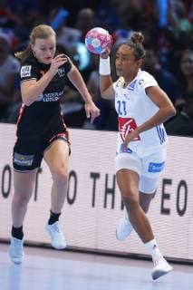 Handball, Damen EM, Halbfinale, Niederlande - Frankreich Estelle Nze Minko (France) HANDBALL : Pays Bas vs France - Demie Finale Euro feminin - 14 12 2018 GwendolineLeGoff Panoramic 