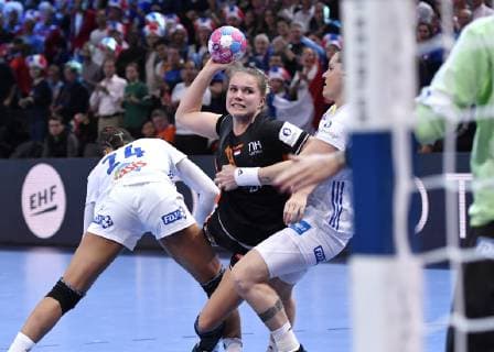 14-12-2018 HANDBAL: 13TH WOMENS EUROPEAN HANDBALL CHAMPIONSHIP: NEDERLAND-FRANKRIJK NETHERLANDS-FRANCE: PARIJS Merel Freriks (NED) Foto: SCS Soenar Chamid xVIxVIxImagesx xSoenarxChamidxsportfotografiexIVx 13071236