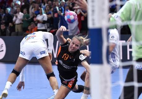 14-12-2018 HANDBAL: 13TH WOMENS EUROPEAN HANDBALL CHAMPIONSHIP: NEDERLAND-FRANKRIJK NETHERLANDS-FRANCE: PARIJS Merel Freriks (NED) Foto: SCS Soenar Chamid xVIxVIxImagesx xSoenarxChamidxsportfotografiexIVx 13071251