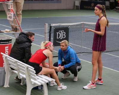 Antonia Lottner lks talks to Katharina Hobgarski who had to give up German Championships 2018 because of an injury Copyright: xJuergenxHasenkopfx