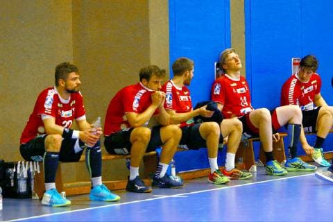 Disappointment after the final whistle at Felix Handschke Vikings Niklas Weis Vikings Christian Hoße Vikings Thomas Bahn Vikings and Brian Gipperich Vikings v l Handball 2 Liga 2018 19 EHV Aue HC Rhein Vikings 29 26 am 15 12 2018 EHV Aue HC Rhein Vikings