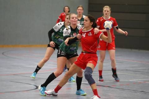 Sport 1 FC Cologne vs. TV Aldekerk 07 Handball Women 3 Bundesliga West from left Pia Sophie Ruetten TV Felicia Idelberger 1 FC Cologne 15 12 2018