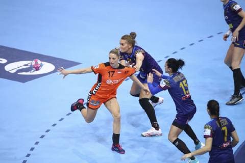 Handball, EM Damen, Spiel um Platz 3, Rumänien - Niederlande Nicke Groot (Pays Bas) vs Crina Elena Pintea (Roumanie) HANDBALL : Roumanie vs Pays Bas - Petite Finale Euro feminin - 16 12 2018 GwendolineLeGoff Panoramic 
