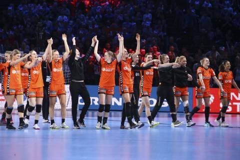 Handball, EM Damen, Spiel um Platz 3, Rumänien - Niederlande Joie equipe (Pays Bas) HANDBALL : Roumanie vs Pays Bas - Petite Finale Euro feminin - 16 12 2018 GwendolineLeGoff Panoramic 