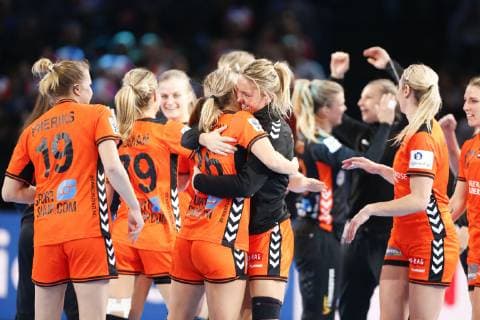 Handball, EM Damen, Spiel um Platz 3, Rumänien - Niederlande Joie equipe (Pays Bas) HANDBALL : Roumanie vs Pays Bas - Petite Finale Euro feminin - 16 12 2018 GwendolineLeGoff Panoramic 