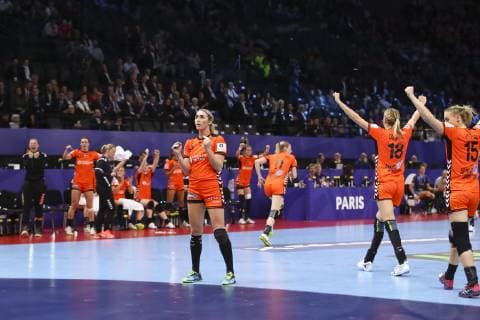 Handball, EM Damen, Spiel um Platz 3, Rumänien - Niederlande Joie Lois Abbingh (Pays Bas) et equipe HANDBALL : Roumanie vs Pays Bas - Petite Finale Euro feminin - 16 12 2018 GwendolineLeGoff Panoramic 