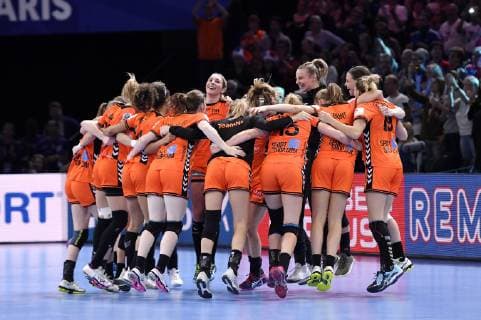 Handball, EM Damen, Spiel um Platz 3, Rumänien - Niederlande 16-12-2018 HANDBAL: 13TH WOMENS EUROPEAN HANDBALL CHAMPIONSHIPS: ROEMENIE-NEDERLAND: PARIJS Nederland derde Foto: SCS Soenar Chamid xVIxVIxImagesx xSoenarxChamidxsportfotografiexIVx 13089374