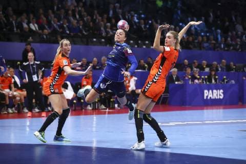 Handball, EM Damen, Spiel um Platz 3, Rumänien - Niederlande Valentina Neli Ardean Elisei (Roumanie) vs Maura Visser (Pays Bas) HANDBALL : Roumanie vs Pays Bas - Petite Finale Euro feminin - 16 12 2018 GwendolineLeGoff Panoramic 