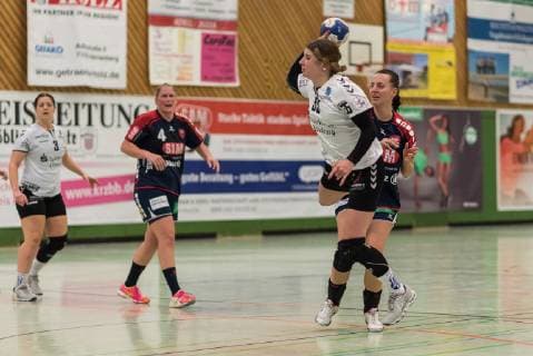 Loes Vandewal TuS Lintfort 99 Laureen Kappus SG H2Ku Herrenberg Kuties 08 SG H2Ku Herrenberg Kuties vs TuS Lintfort Handball 2 Bundesliga Women HBF Season 18 19 16 12 2018 SG H2Ku Herrenberg Kuties vs TuS Lintfort Handball 2 Bundesliga Women HBF Season 18 19 16 12 2018 Mens Handball Copyright: xEIBNER WolfgangxFrankx EP_WFK
