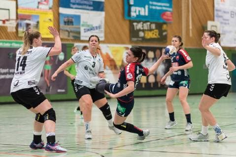 Becky van Nijf TuS Lintfort 14 Vanessa Dings TuS Lintfort 03 Lea Neubrander SG H2Ku Herrenberg Kuties 18 SG H2Ku Herrenberg Kuties vs. TuS Lintfort Handball 2 Bundesliga Women HBF Season 18 19 16 12 2018 SG H2Ku Herrenberg Kuties vs. TuS Lintfort Handball 2 Bundesliga Women HBF Season 18 19 16 12 2018 Men HBF Season 18 19 16 12 2018 Women HBF Season 18 19 16 12 2018 Women Copyright: xEIBNER WolfgangxFrankx EP_WFK