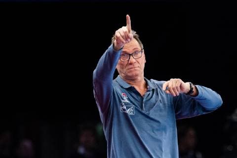181216 Olivier Krumbholz head coach of France during the EHF European Women?s Handball Championship final match between Russia and France on December 16 2018 in Paris Photo Jon Olav Nesvold BILDBYRAN kod JE 160386, detectedSourceLanguage  Copyright: JONxOLAVxNESVOLD BB181216JE017