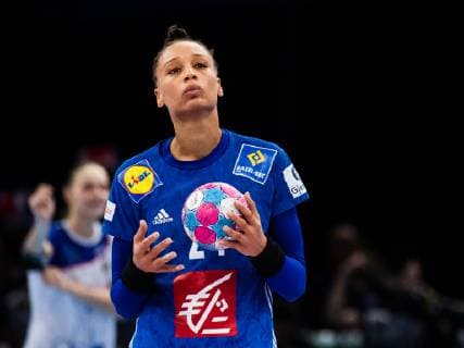 181216 Beatrice Edwige of France during the EHF European Women?s Handball Championship final match between Russia and France on December 16 2018 in Paris Photo Jon Olav Nesvold BILDBYRAN kod JE 160386, detectedSourceLanguage  Copyright: JONxOLAVxNESVOLD BB181216JE031