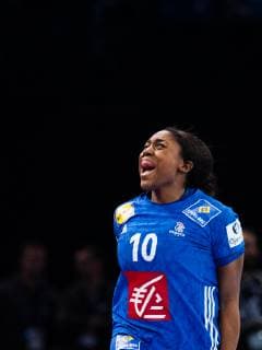 181216 Grace Zaadi of France celebrates during the EHF European Women?s Handball Championship final match between Russia and France on December 16 2018 in Paris Photo Jon Olav Nesvold BILDBYRAN kod JE 160386, detectedSourceLanguage  Copyright: JONxOLAVxNESVOLD BB181216JE043
