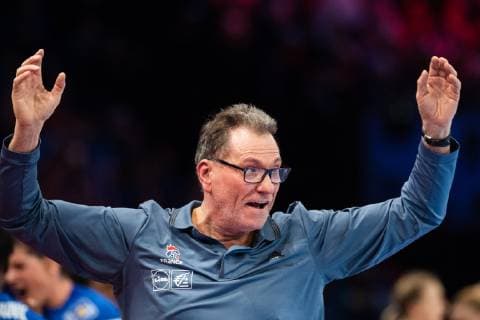 181216 Olivier Krumbholz head coach of France celebrates during the EHF European Women?s Handball Championship final match between Russia and France on December 16 2018 in Paris Photo Jon Olav Nesvold BILDBYRAN kod JE 160386, detectedSourceLanguage  Copyright: JONxOLAVxNESVOLD BB181216JE053