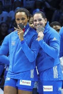 Handball, EM Damen, Frankreich ist Europameister Joie Allison Pineau (France) et Alexandra Lacrabere (France) victorieuse HANDBALL : Russie vs France - Finale Euro feminin - 16 12 2018 GwendolineLeGoff Panoramic 