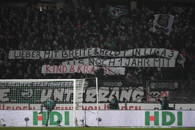 15 12 2018 Football GER Season 2018 2019 2019 1 Bundesliga 15 Matchday Hannover 96 FC Bayern Muenchen 0 4 savings of Hannover fans for coach Andre Breitenreiter Hannover 96 and sports director Horst Heldt Hannover 96 and against president Martin Kind Hannover 96 DFL REGULATIONS PROHIBIT ANY USE OF PHOTOGRAPHS AS IMAGE SEQUENCES AND OR QUASI VIDEO Team2