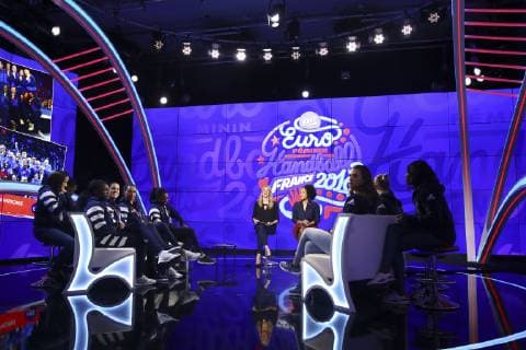 Marie Patrux equipe de France Feminine et Amelie Goudjo HANDBALL : L Equipe de France feminine Championne d Europe de handball sur le plateau de Beinsports - 17 12 2018 GwendolineLeGoff Panoramic 