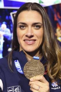 Laura Glauser (France) HANDBALL : L Equipe de France feminine Championne d Europe de handball sur le plateau de Beinsports - 17 12 2018 GwendolineLeGoff Panoramic 