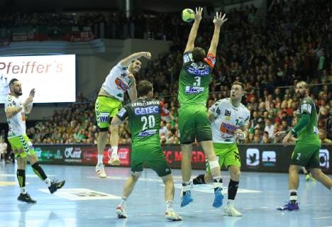 19 12 2018 xcsx Handball DHB Pokal SC Magdeburg Frisch Auf Goeppingen emspor v l Ivan Sliskovic Frisch auf Göppingen at litter Piotr Chrapkowski SC Magdeburg blocks litter DFL DFB REGULATIONS PROHIBIT ANY USE OF PHOTOGRAPHS as IMAGE SEQUENCES and or QUASI VIDEO Magdeburg